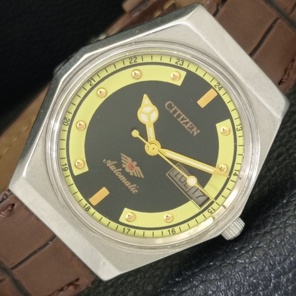 Vintage 1981 Citizen Automatic Mens Silver Watch WDaydate  Yellow Accents